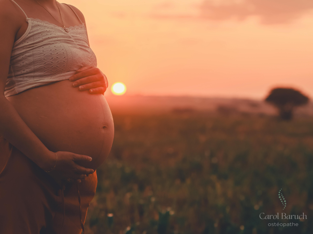 Photo grossesse ostéopathie Carol Baruch Cranves-Sales